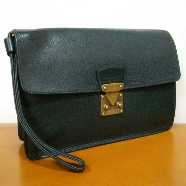 Louis Vuitton Green Taiga Clutch