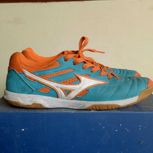 SEPATU FUTSAL MIZUNO SALA CLASSIC