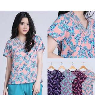 flowery blouse color