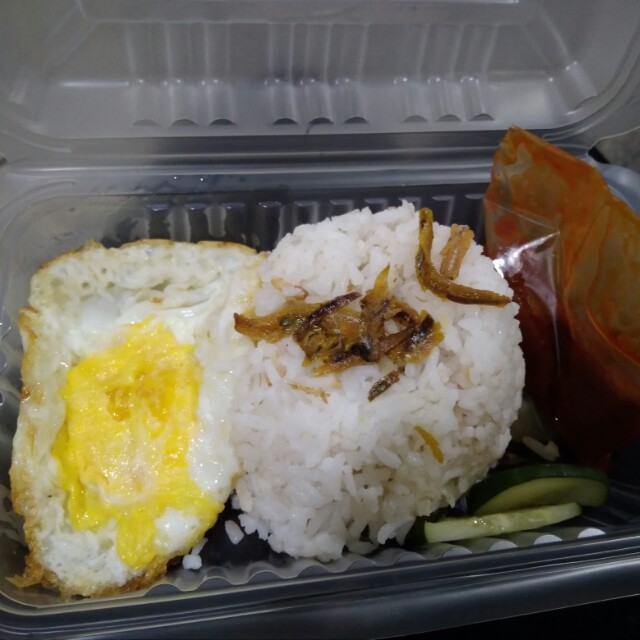 Nasi Lemak Bajet Telor Mata Food Drinks Instant Food On Carousell