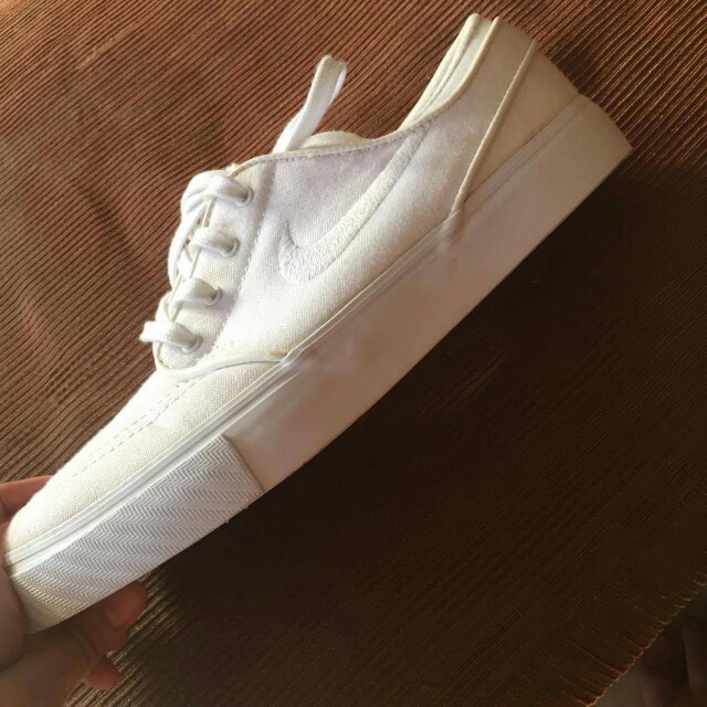 Triple deals white janoski