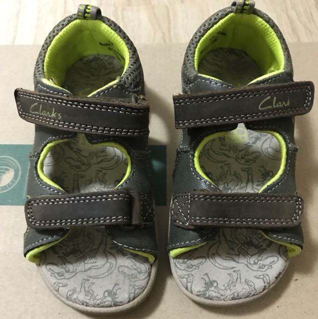 clarks boys size 8