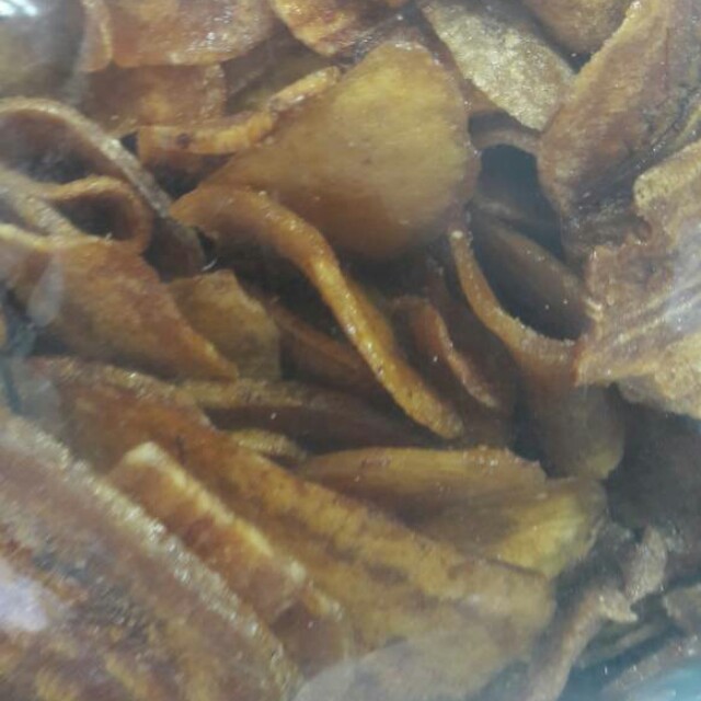 Kerepek Pisang Sira Food Drinks Packaged Snacks On Carousell