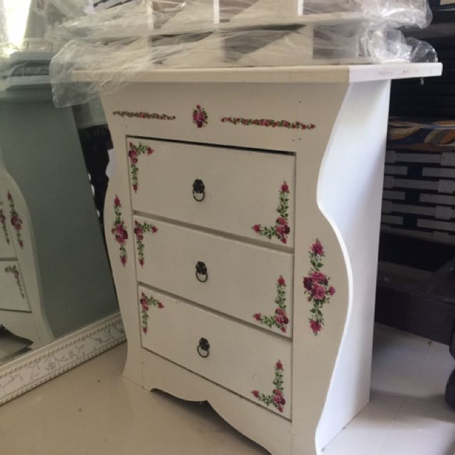 Laci English Style Home Furniture Furniture On Carousell