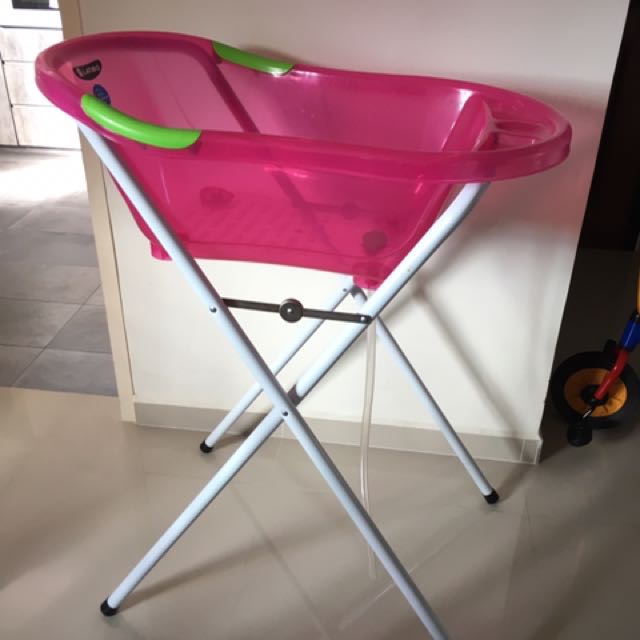 Latido Baby Bathtub With Stand On Carou Photo