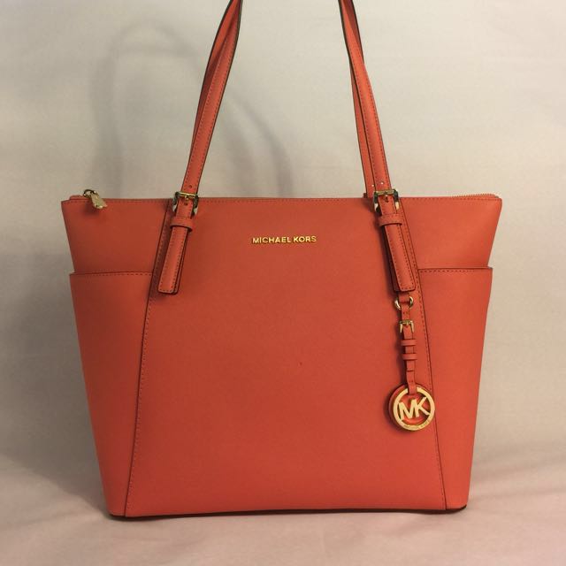 Michael Kors Jet Set Travel Large Chain Shoulder Leather Tote Bag, Luxury,  Bags & Wallets on Carousell