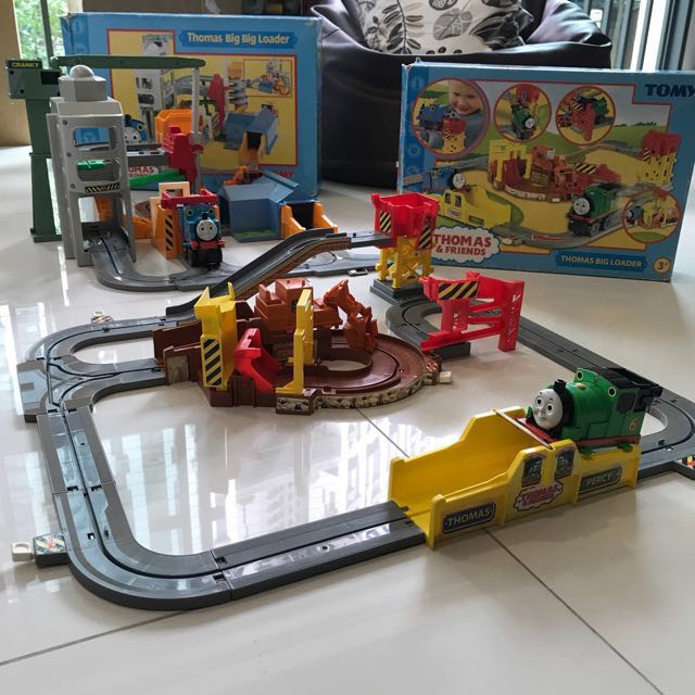 tomy thomas and friends big loader