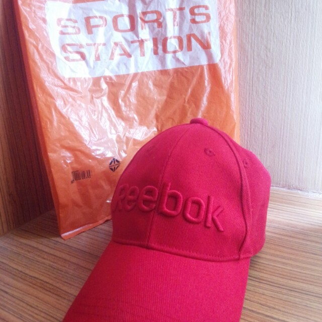 topi merk Rebook original sport station like new