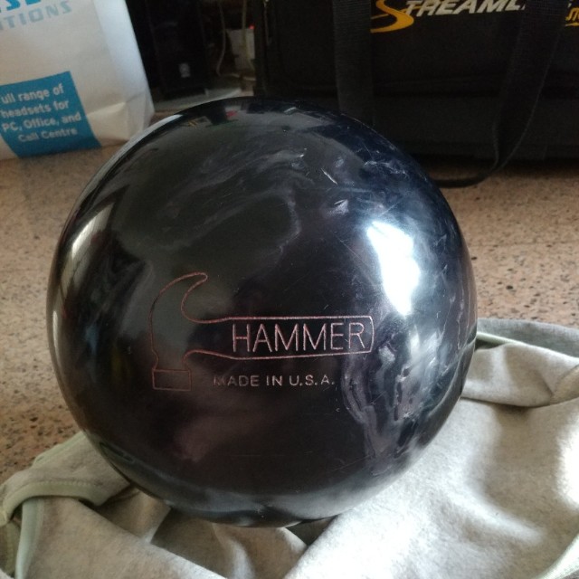 Hammer Black Widow Bite Bowling Ball 14lbs, Sports Equipment, Sports