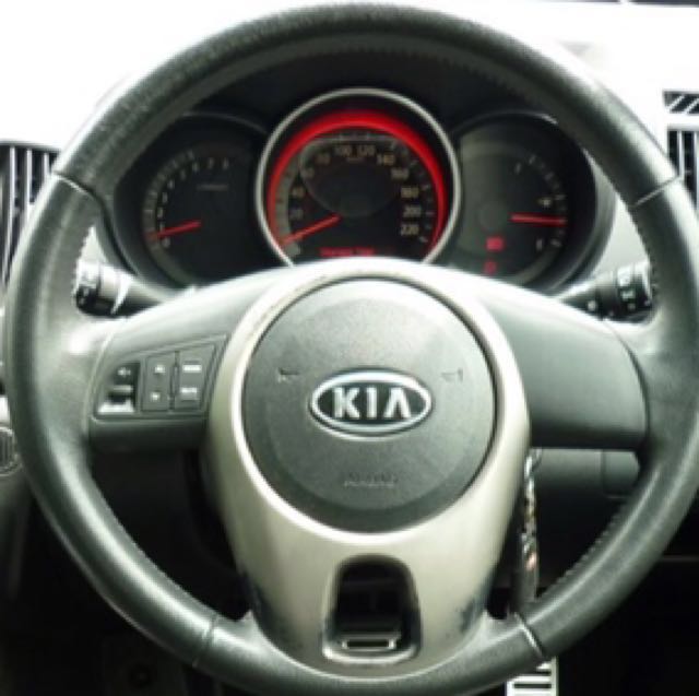 Kia cerato Forte Carbon fibre steering wheel, Car Accessories on Carousell
