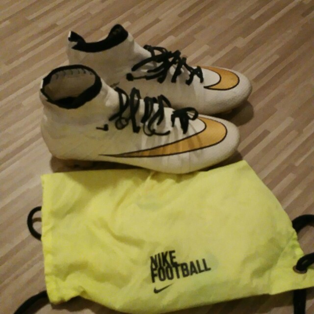 Nike mercurial superfly white golden Sports Equipment Sports