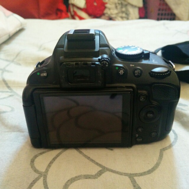 Nikon d5100 flip screen with lens 55200 dslr can swap in laptop