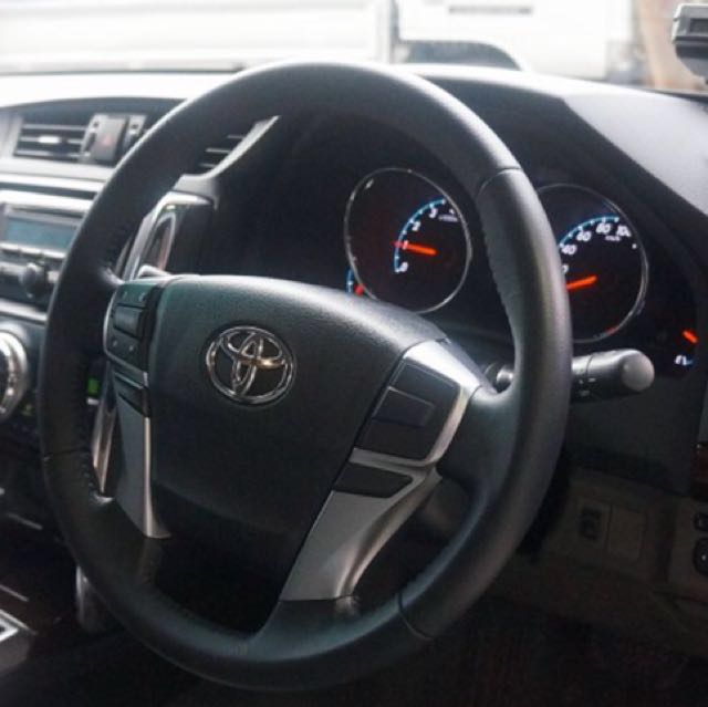 Toyota Mark X carbon fibre steering wheel, Car Accessories on Carousell