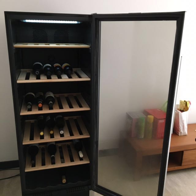 Vintec ALV150SG2E Allure Series wine fridge, TV & Home Appliances
