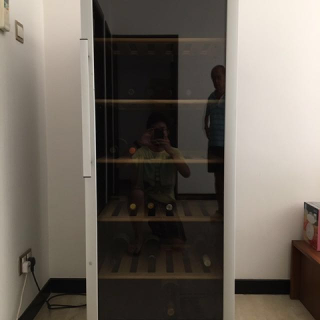 Vintec ALV150SG2E Allure Series wine fridge, TV & Home Appliances