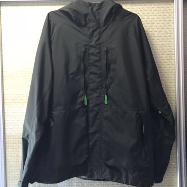 Burton IDiom 3L snowboarding jacket, 男裝, 外套及戶外衣服- Carousell