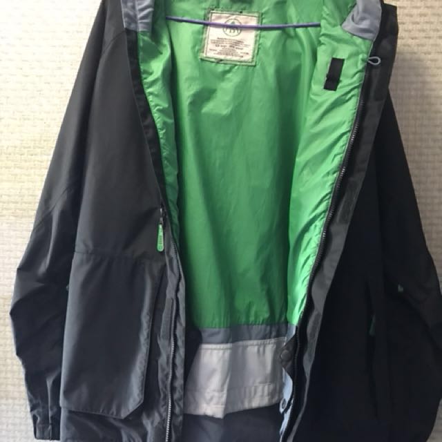 Burton IDiom 3L snowboarding jacket, 男裝, 外套及戶外衣服- Carousell