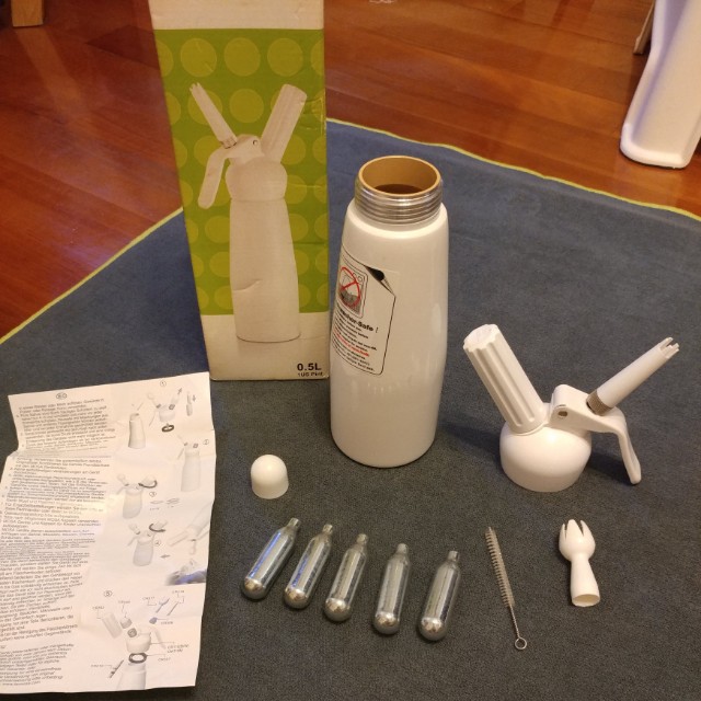 Mosa Cream Whipper 奶油打泡器 + 5 cream charges 5 支壓縮氣體, 傢俬＆家居, 廚具和餐具, 食物整理及