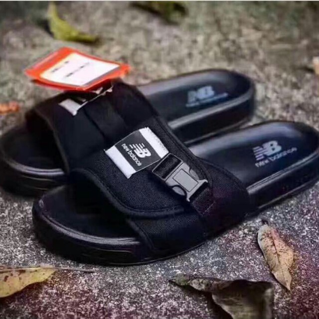 new balance selipar