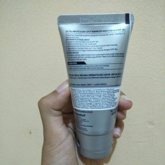 extra white dark spot minimizer moisturiser