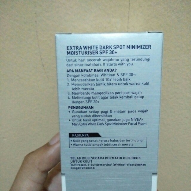 nivea men extra white dark spot minimizer moisturizer