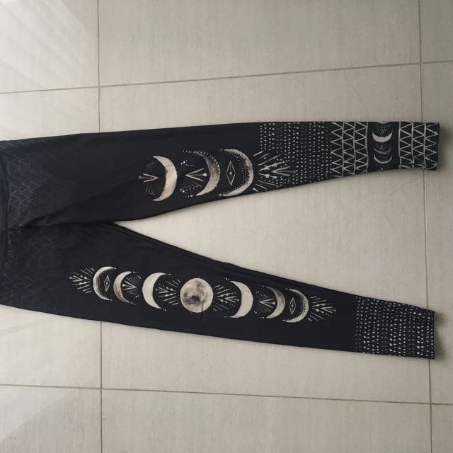Onzie high rise graphic print moon leggings, Women's Fashion, Activewear on  Carousell