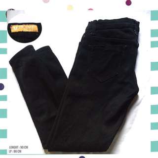 jeans hitam panjang