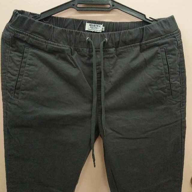 Brand outlet jogger pants black, Women's Fashion, Bottoms, Other Bottoms on  Carousell