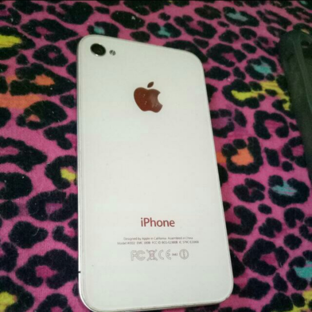 Iphone 4 (Category: Others) located in Cainta. Submitted by closetnikikay (Listing ID 134657604, Image 2). Description: In good condition No issues.