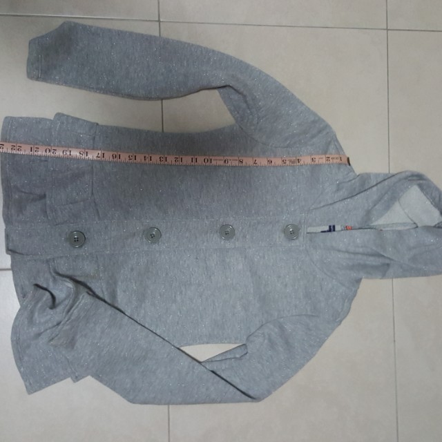 Jacket (Category: Sleeveless) located in Singapore. Submitted by goldish (Listing ID 134634861, Image 3). Description: Nice jacket...not too thick. Suitable for air con use....