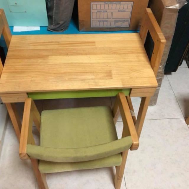 adjustable height kids table