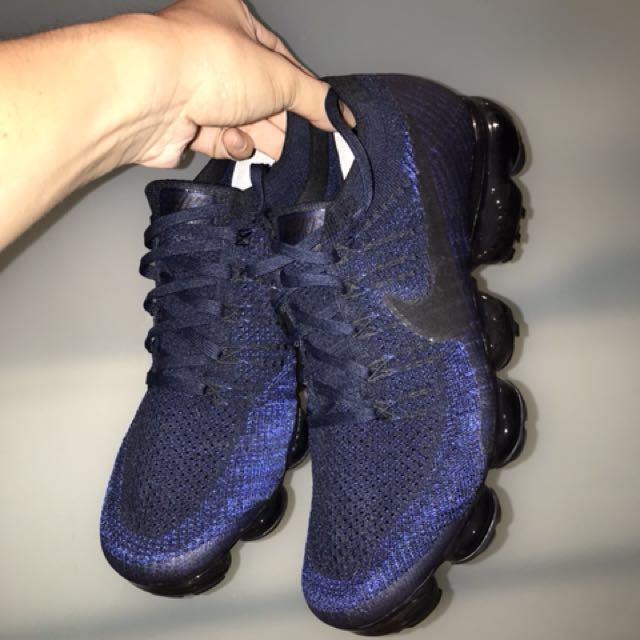 College best sale navy vapormax