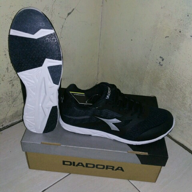 Sepatu Diadora Liberta Original Fesyen Pria Sepatu Di Carousell