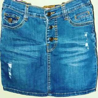 Cheryl soft jeans skirt, size 28, like new bgt 😍