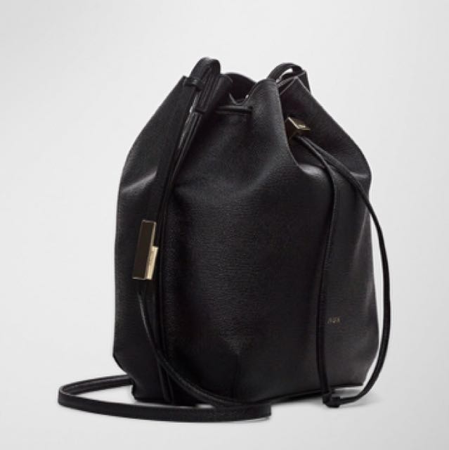 Auxiliary bucket bag outlet
