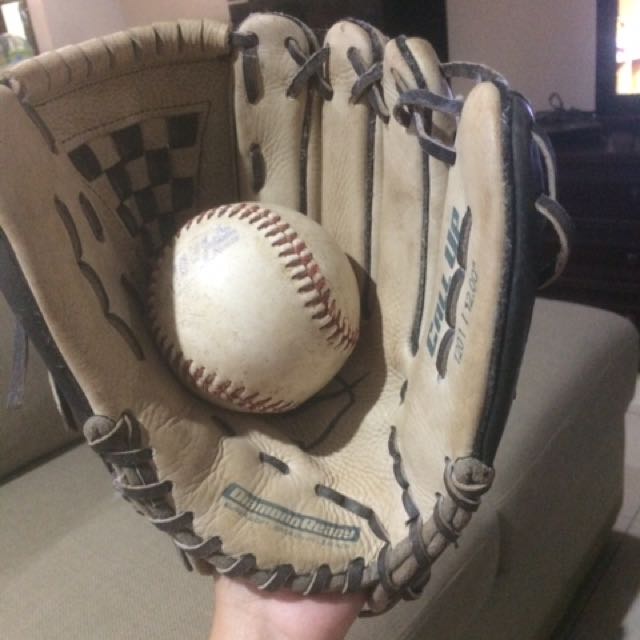 harga glove softball