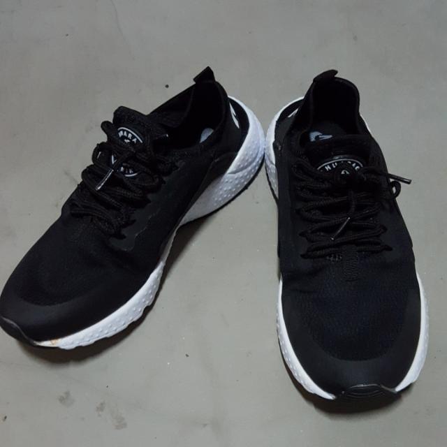nike huarache b