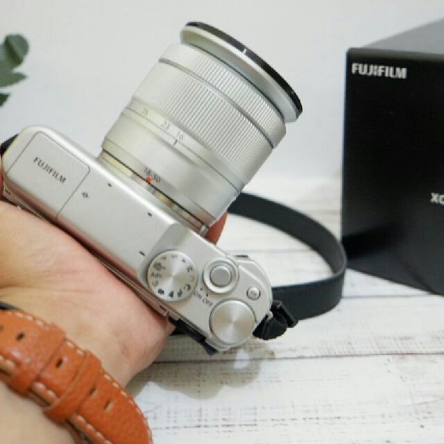 Kamera Mirrorless FujiFilm XA10 with Lensa kit 1650mm Mulus Baru pake 3 Bulan like new