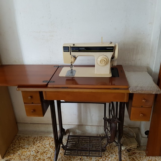 Old Model Singer Sewing Machine The Bobbin Is Not Picking Up