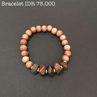 Stretchy bracelet