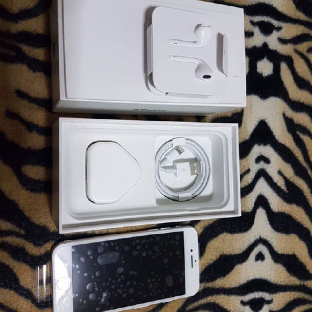 iPhone 7 (Category: Others) located in Taguig. Submitted by alphaj31 (Listing ID 134869200, Image 2). Description: iPhone 7 32gb BRAND NEW 28k Silver .
