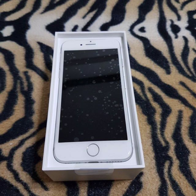 iPhone 7 (Category: Others) located in Taguig. Submitted by alphaj31 (Listing ID 134869200, Image 3). Description: iPhone 7 32gb BRAND NEW 28k Silver .