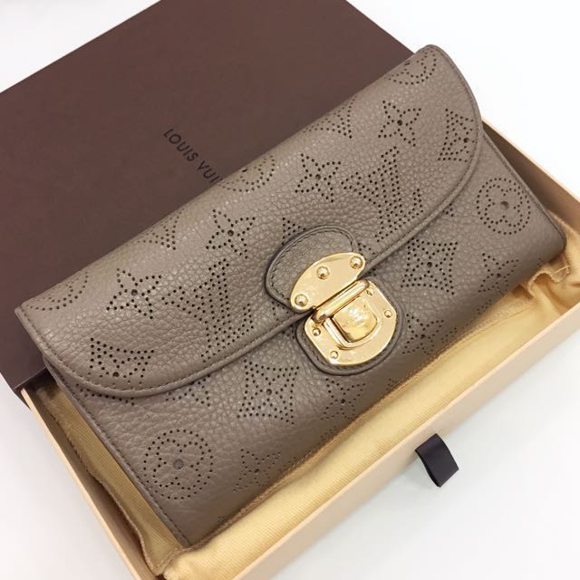 Louis Vuitton Victorine Wallet Grey Mahina