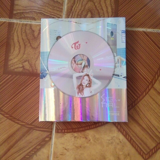 Twice Signal Album With Nayeon Cd K Wave On Carousell Watch the video for signal from twice's signal for free, and see the artwork, lyrics and similar artists. twice signal album with nayeon cd