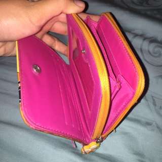 Dompet bee