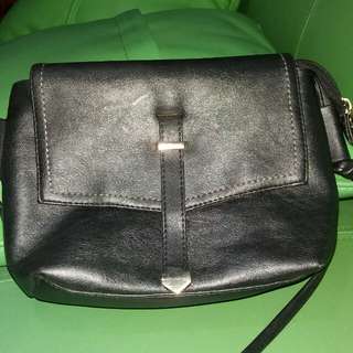 Sling bag hitam