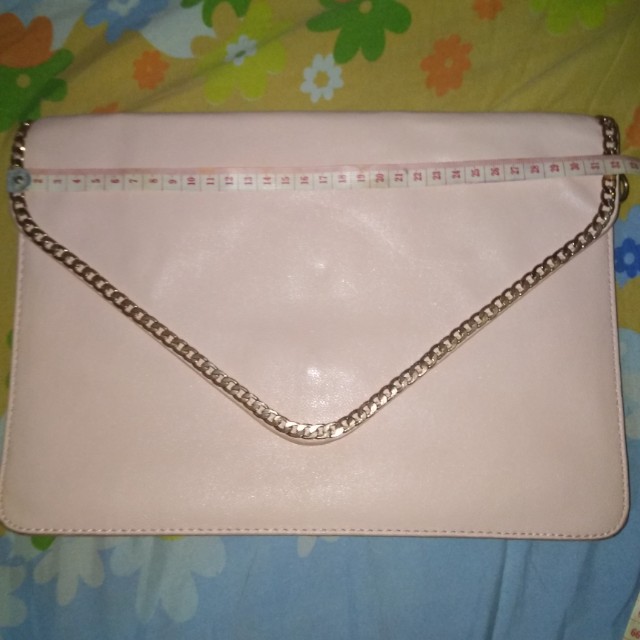 NEW Elegant Shoulder Bag (Category: Shoulder Bags) located in San Fernando. Submitted by khernan (Listing ID 135023457, Image 3). Description: Brand: Orsay Width: 32 cm Length: 22 cm Flaws: None #HappyCarouween.