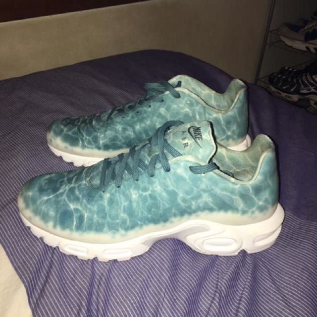 nike tn swimming pool