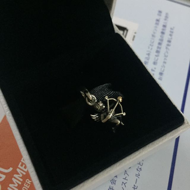 Pandora charm （分類：手鍊）位於 Hong Kong。 由 kwan17 提交（商品編號 133205607，圖片 1）。簡介： 95% new Buy one more another charm can have box。