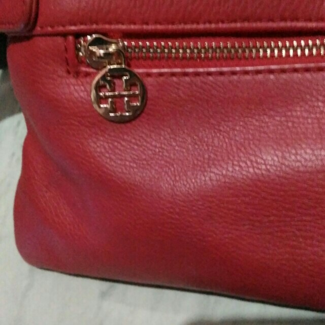 tory burch red sling bag